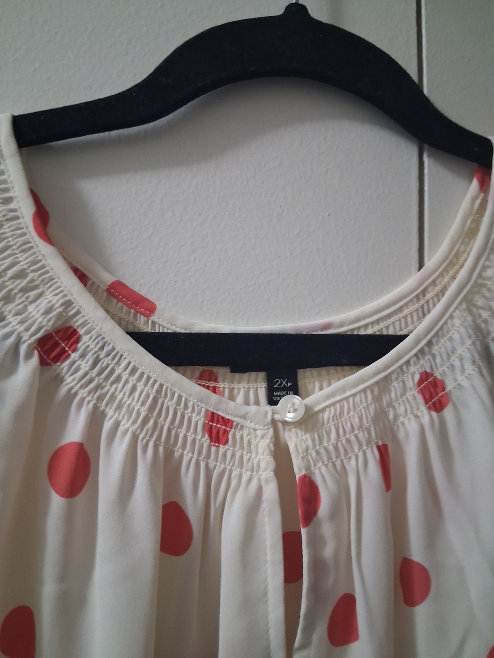 Talbots Cream Sleeveless Polka Dot Blouse with Coral Dots - Picture 3 of 8